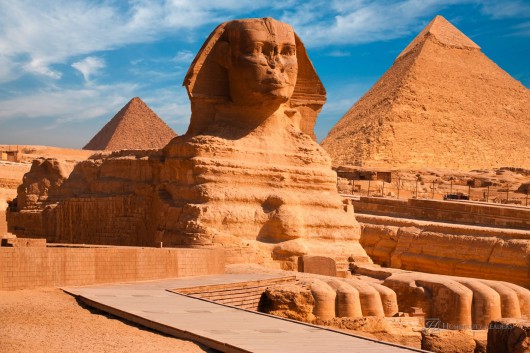 A beautiful profile of the Great Sphinx including the pyramids of Menkaure and Khafre in the background in Giza, Cairo, Egypt