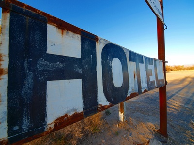 Hotel sign Photo: Guenter Hamich  / pixelio.de