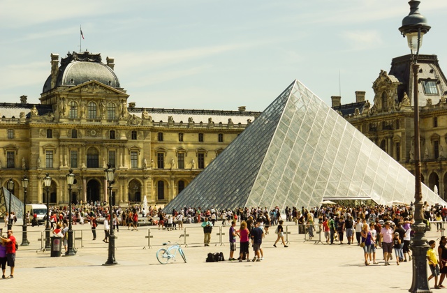 Louvre Entrance Photo: Rainer Sturm  / pixelio.de